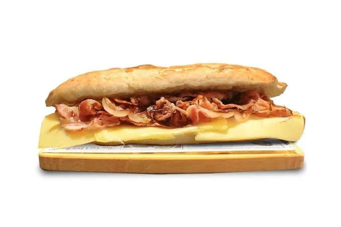 B. Bacon y queso