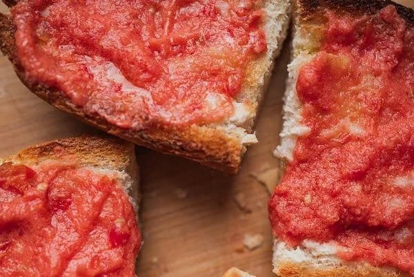 Pan con tomate